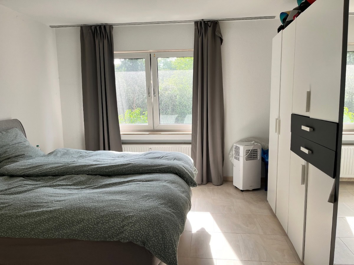 Schlafzimmer 1
