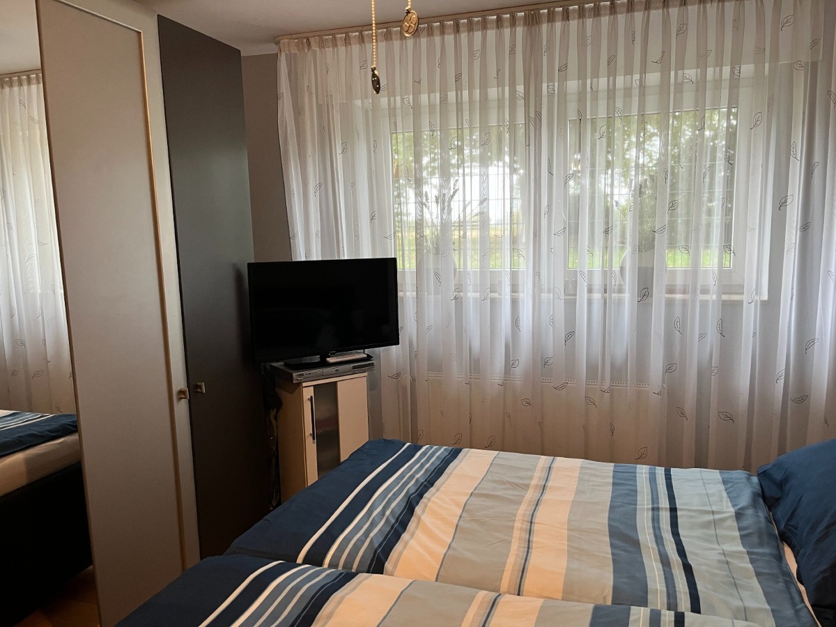 Schlafzimmer (2)