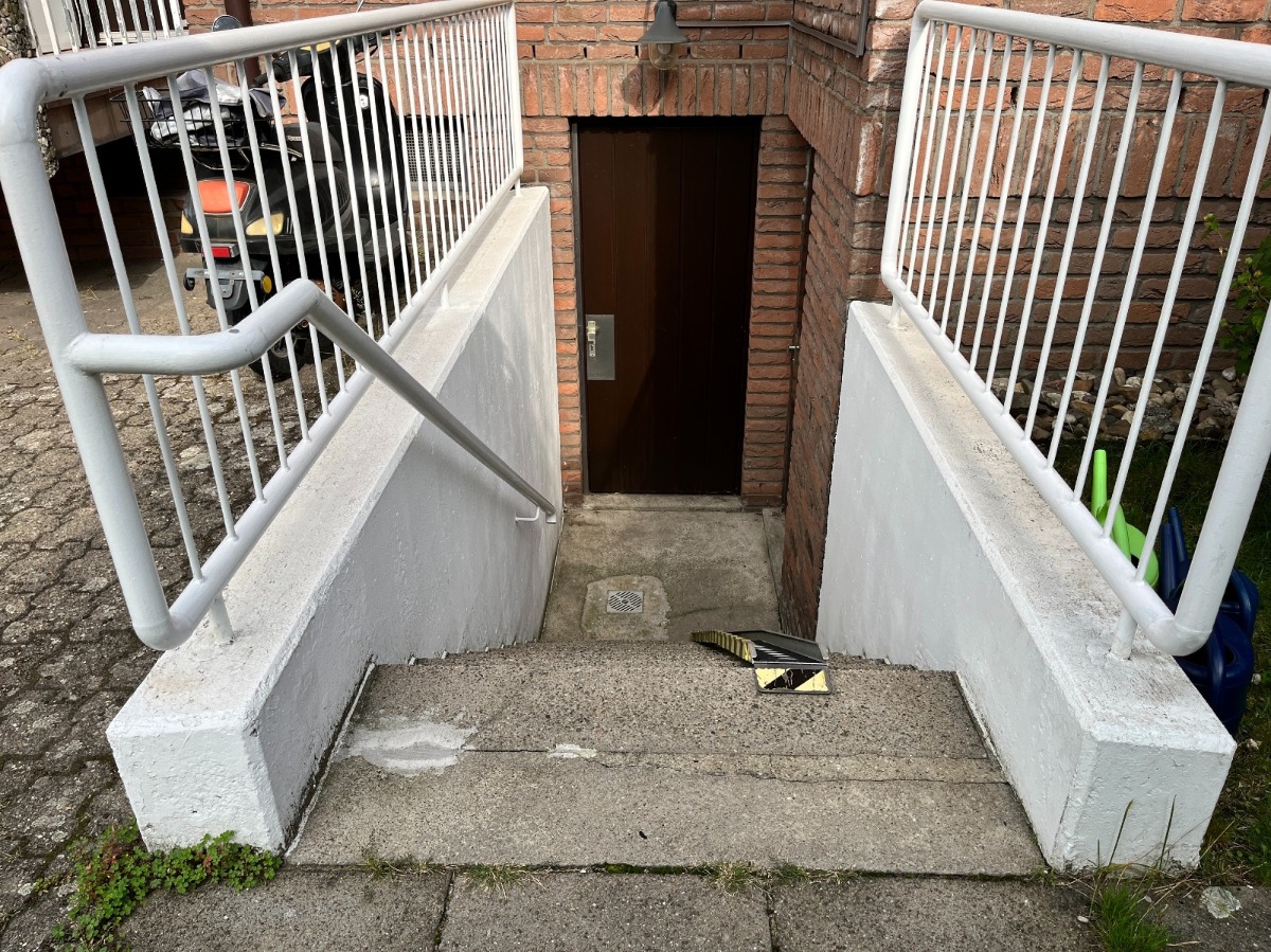 Kellertreppe mit Fahrradrampe (2)